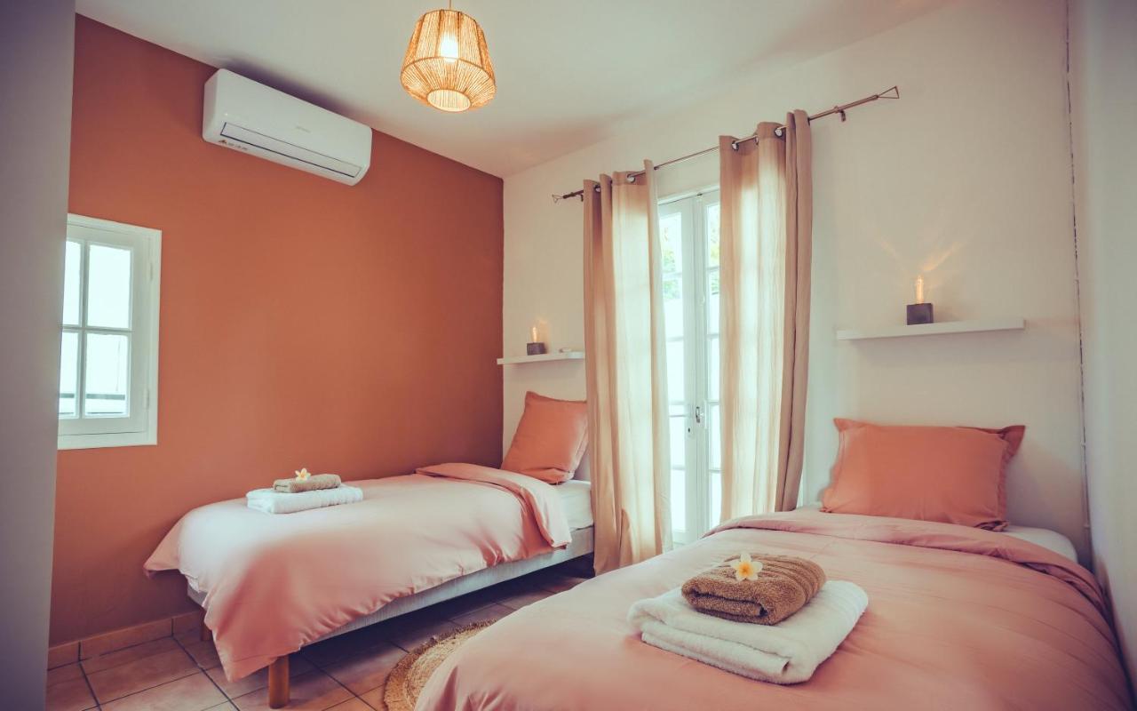 La Villa L'Ancre Marine, Pieds Dans Le Lagon ! 拉萨尔勒班 外观 照片